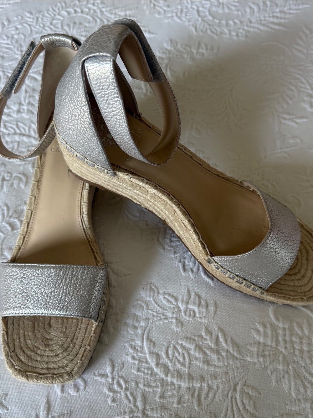 Vince Camuto Leera Silver Leather Espadrille wedge sandals. Size 10